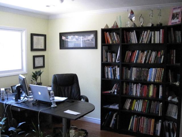 Мебель в домашний кабинет, компьютерные, рабочие и письменные столы, шкафы и стеллажи, домашние библиотеки для кабинета приобрести под заказ в киеве